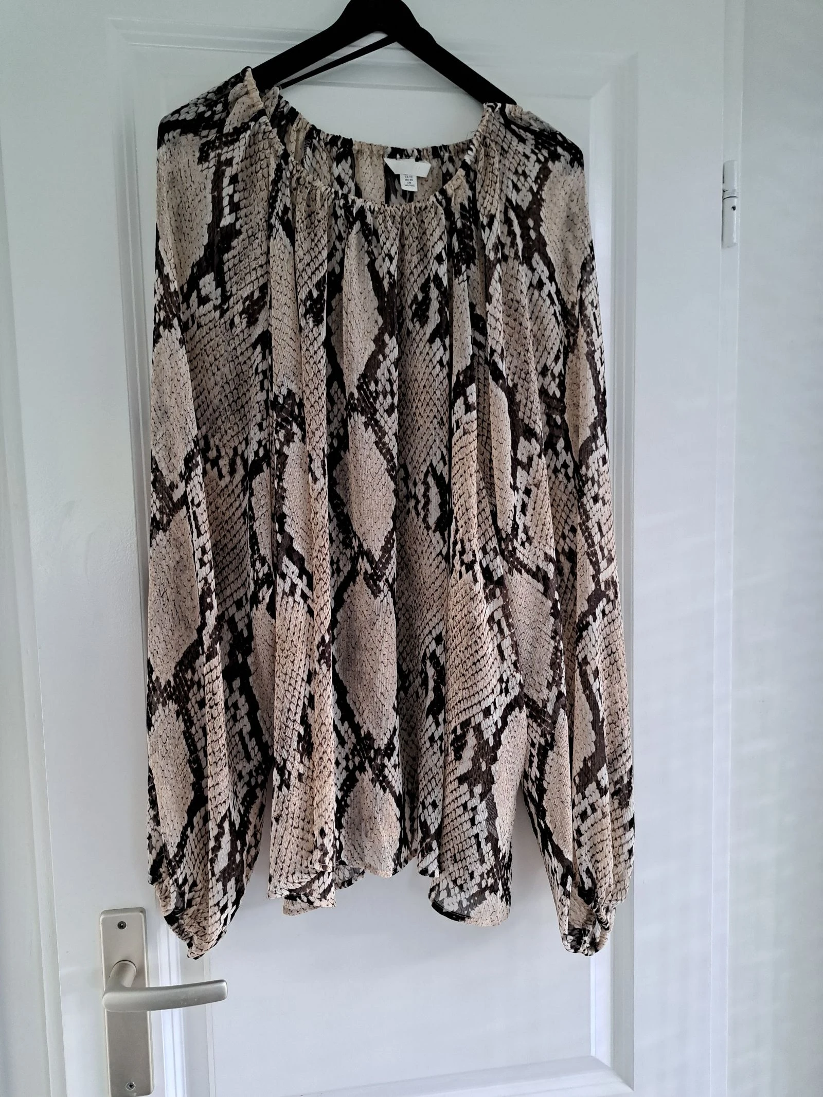 Splinternieuwe Damesblouse met slangenprint